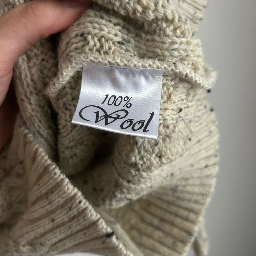 The Irish Store 100% wool cable knit sheep pattern sweater size small - Picture 4 of 7